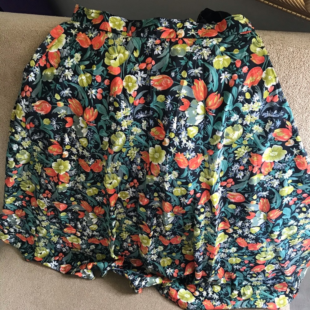 Floral knee skirt